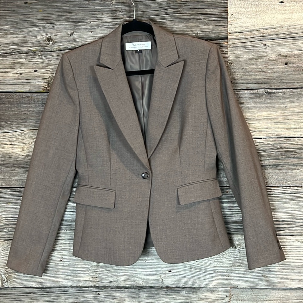 Women’s tan blazer, suit jacket size 6
